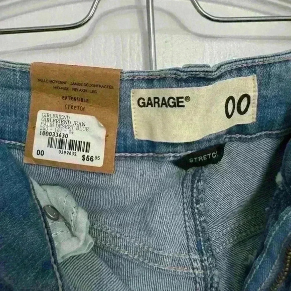 Garage Woman’s Blue Distressed Girlfriend Jeans Never Worn New  With Tags - Picture 4 of 6